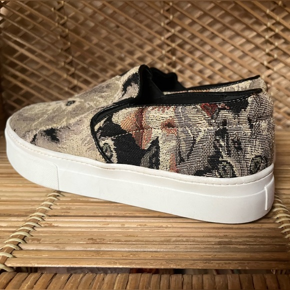 Jeffrey Campbell Sarlo Cat Sneakers - Picture 4 of 14